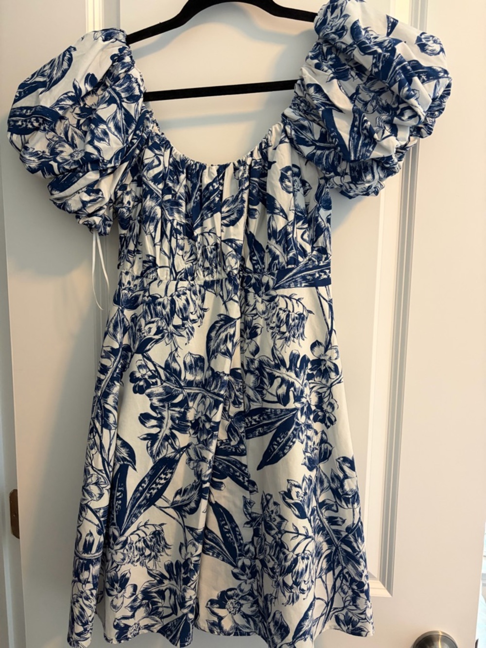 Abercrombie Blue and White Floral Puff Sleeve Dress